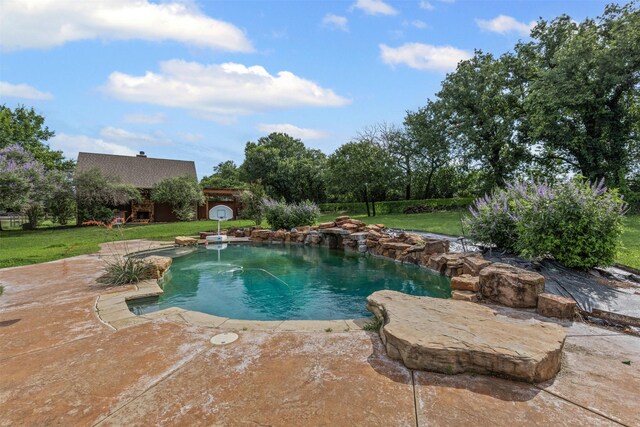 805 S Duncan Creek Ct, Weatherford, TX 76087 - outdoor pool with a lawn and a patio area