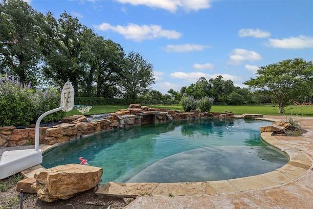 805 S Duncan Creek Ct, Weatherford, TX 76087 - swimming pool with a lawn