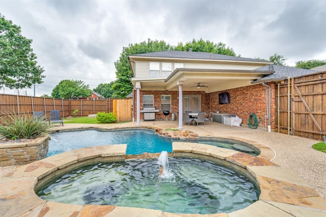 6318 White Oaks Ln, Frisco, TX 75035 - view of swimming pool featuring a pool with connected hot tub, ceiling fan, a fenced backyard, and a patio