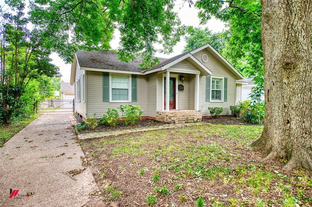 416 Albany Ave, Shreveport, LA 71105 - view of front of property with a gate