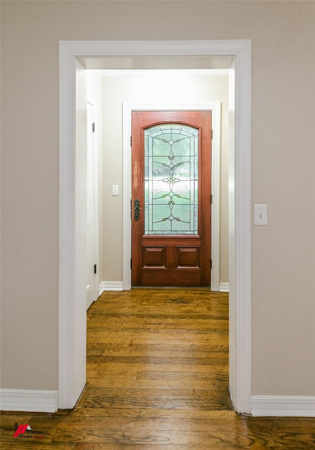 416 Albany Ave, Shreveport, LA 71105 - foyer entrance featuring wood finished floors