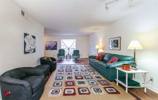 719 Edgemont St, Shreveport, LA 71106 - living area with wood finished floors