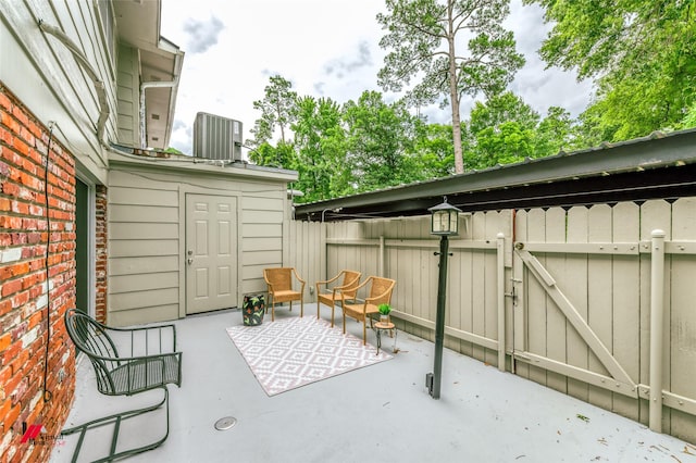 719 Edgemont St, Shreveport, LA 71106 - view of patio with a gate