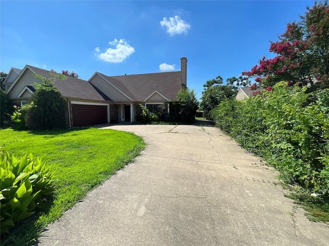1705 Huntington Dr, Mesquite, TX 75149 - view of front facade with concrete driveway, a garage, and a front yard