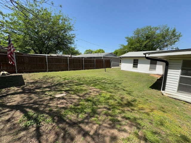 3560 Regal Rd, Fort Worth, TX 76111 - view of yard