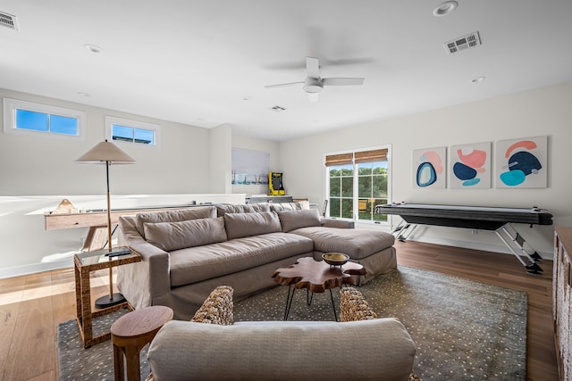 3560 Pleasant Run Cir, Athens, TX 75752 - living area featuring wood finished floors, a ceiling fan, and recessed lighting