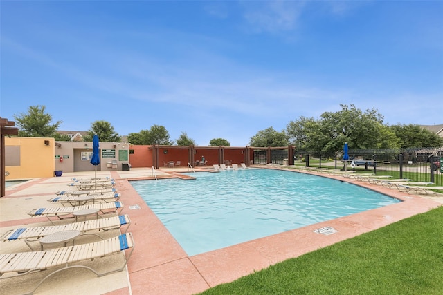 2708 Ferdinand, Grand Prairie, TX 75054 - view of community pool