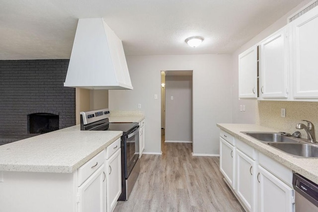 520 Hawthorne Dr, Allen, TX 75002 - kitchen featuring stainless steel appliances, light wood-style floors, white cabinetry, light countertops, and a peninsula