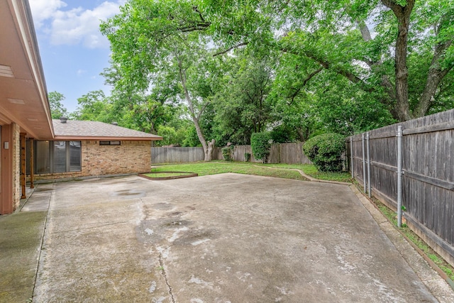 3004 Glasgow Dr, Arlington, TX 76015 - fenced backyard featuring a patio
