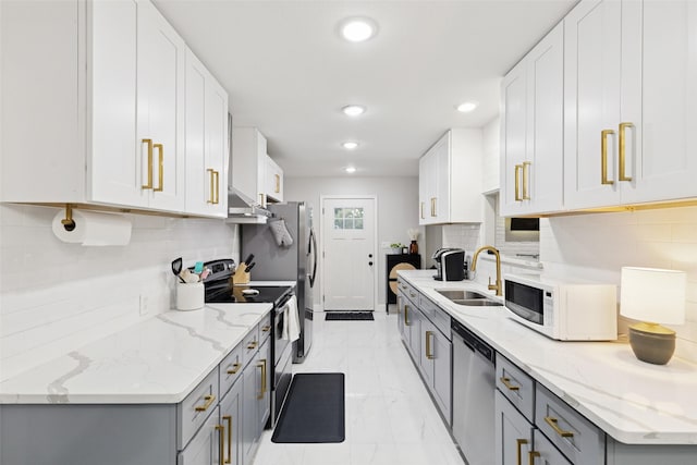 348 Thompson St, Fort Worth, TX 76134 - kitchen with stainless steel appliances, under cabinet range hood, gray cabinets, light marble finish floors, and recessed lighting