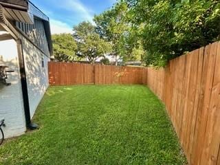 8688 Grenadier Ct, Dallas, TX 75238 - view of fenced backyard