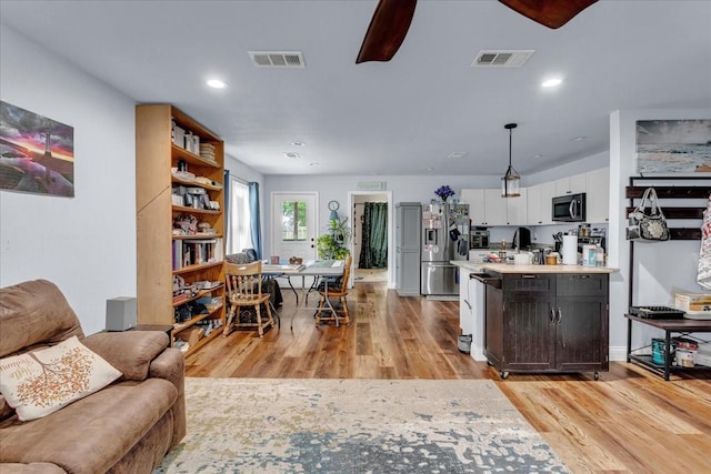 311 W Oak St, Whitewright, TX 75491 - living area featuring light wood-style flooring, recessed lighting, and a ceiling fan