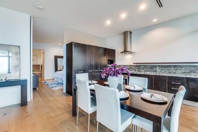 2430 Victory Park Ln Unit 1906, Dallas, TX 75219 - dining area featuring light wood finished floors