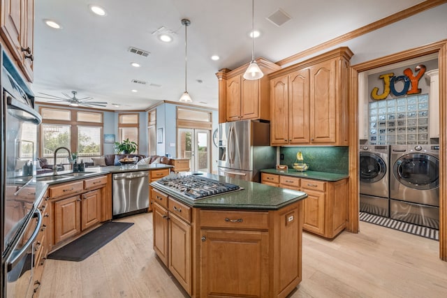 8800 Summit Point Ct, Fort Worth, TX 76179 - kitchen with appliances with stainless steel finishes, washer and clothes dryer, light wood-type flooring, a ceiling fan, and crown molding