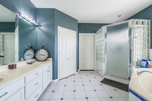 8800 Summit Point Ct, Fort Worth, TX 76179 - full bath with a shower stall, a garden tub, and double vanity