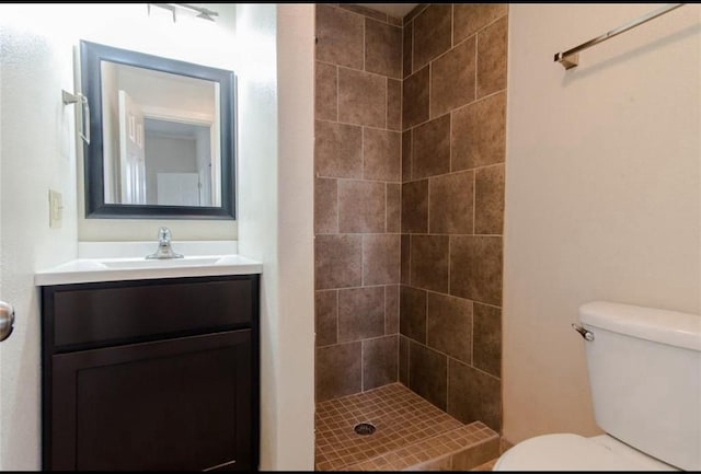 825 W 12th St, Dallas, TX 75208 - full bath with a tile shower and vanity