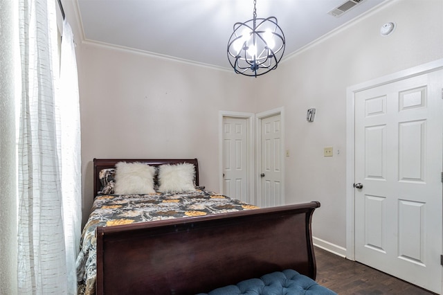 825 W 12th St, Dallas, TX 75208 - bedroom featuring dark wood-type flooring, crown molding, and a chandelier