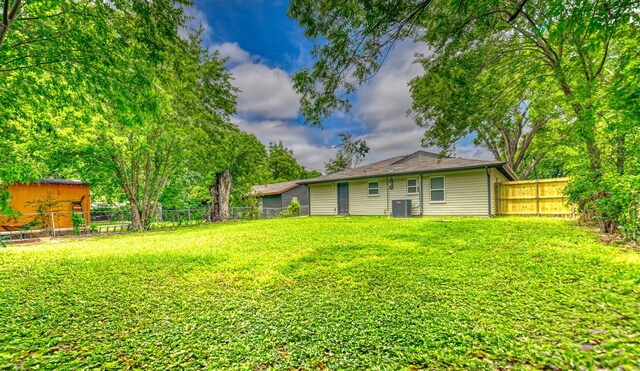 1112 Leyenda Dr, Mesquite, TX 75149 - view of fenced backyard