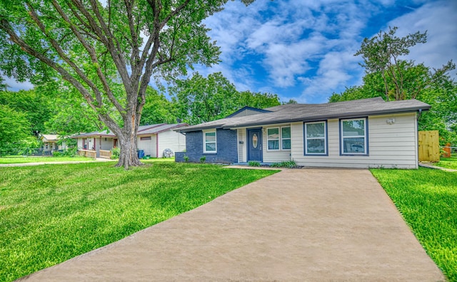 1112 Leyenda Dr, Mesquite, TX 75149 - ranch-style house featuring a front lawn and concrete driveway