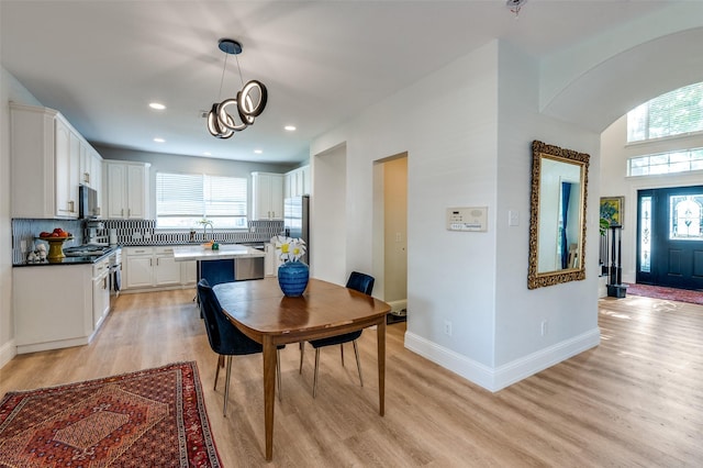 1404 Settlers Ct, Allen, TX 75002 - dining room featuring light wood finished floors, recessed lighting, and a chandelier