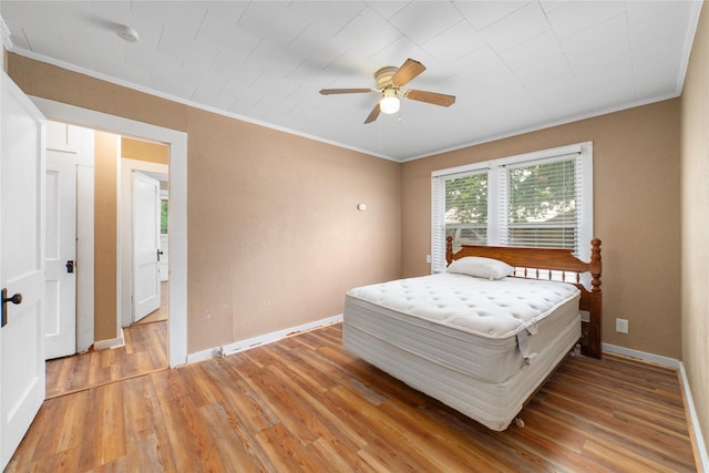 701 S Austin St, De Leon, TX 76444 - bedroom featuring crown molding, light wood-type flooring, and a ceiling fan