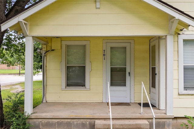 701 S Austin St, De Leon, TX 76444 - doorway to property featuring covered porch