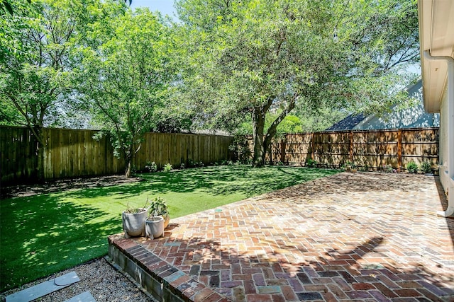 6013 El Campo Ave, Fort Worth, TX 76107 - fenced backyard featuring a patio area
