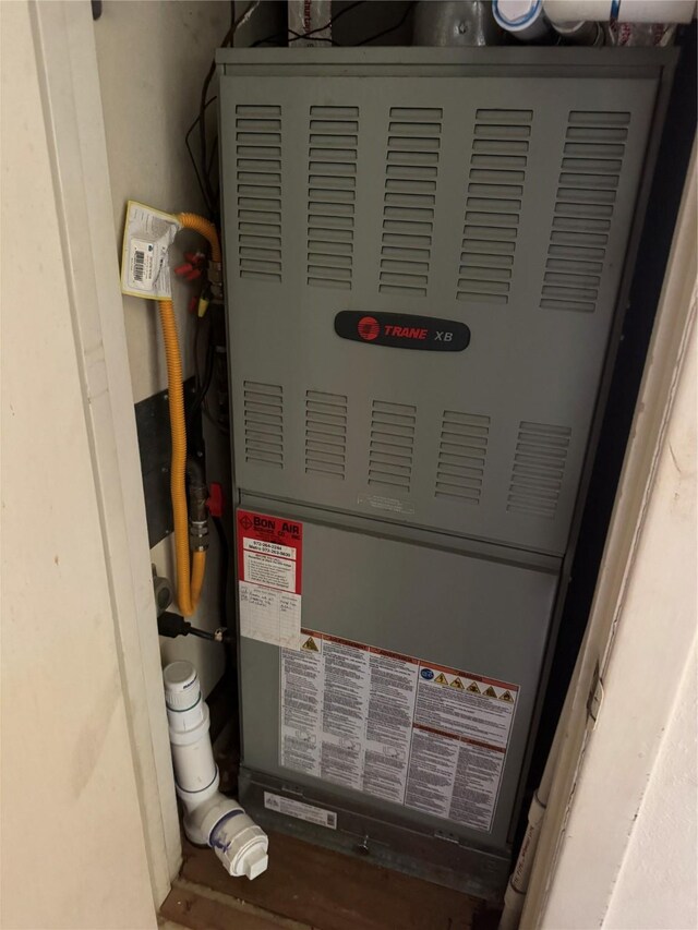 1815 Redwood St, Arlington, TX 76014 - utility room featuring heating unit