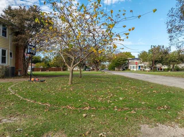 1056 Park Dr, Hillsboro, TX 76645 - view of yard