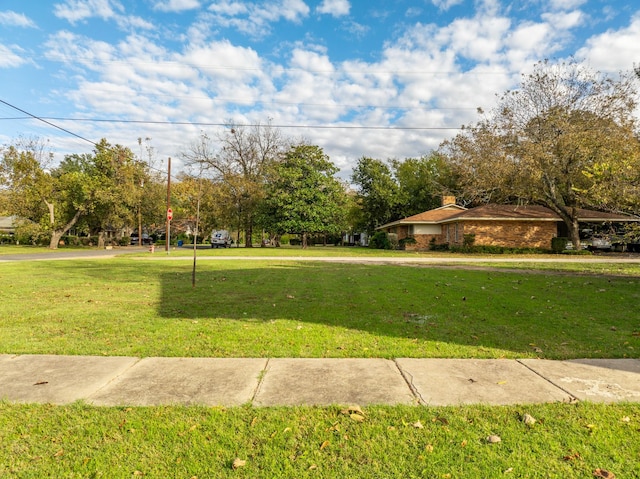 1056 Park Dr, Hillsboro, TX 76645 - view of green lawn