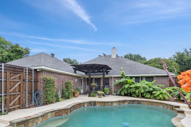 495 Bending Oaks Trl, Rockwall, TX 75087 - outdoor pool featuring a pergola, a gate, and a patio