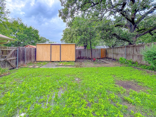 220 Hampton Ave, Corsicana, TX 75110 - fenced backyard with a shed