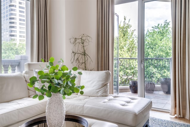 3505 Turtle Creek Blvd Unit 2A, Dallas, TX 75219 - living area featuring wood finished floors