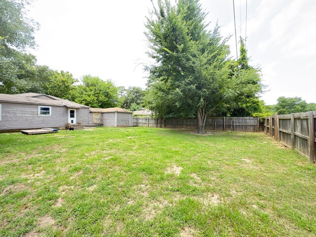 523 Bryson Ave, Athens, TX 75751 - fenced backyard with entry steps