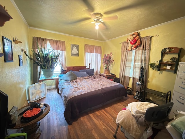 523 Bryson Ave, Athens, TX 75751 - bedroom featuring a textured ceiling, wood finished floors, crown molding, and a ceiling fan