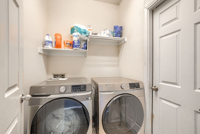 703 Monterey Dr, Rockwall, TX 75087 - laundry area with washing machine and dryer