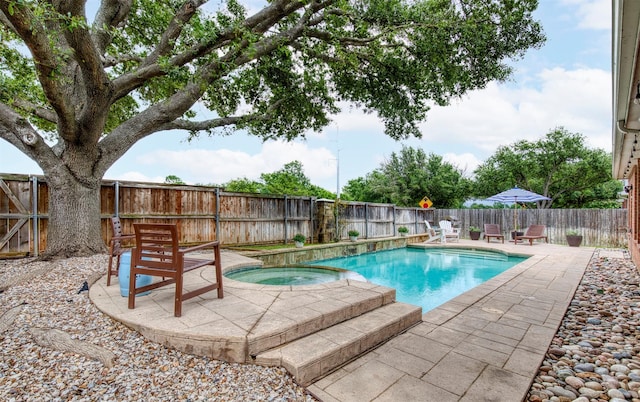 400 Patricia Ln, Highland Village, TX 75077 - view of pool with an in-ground hot tub, a fenced backyard, and a patio