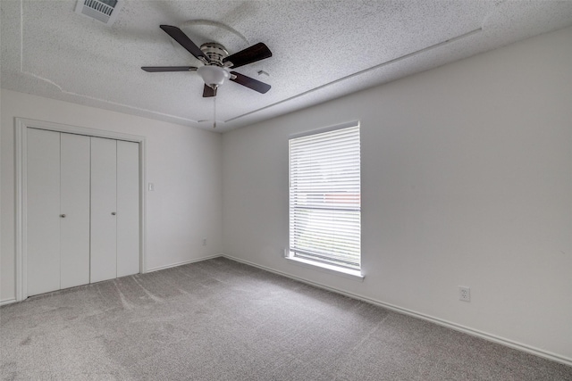 5125 Yucca Ct, Arlington, TX 76017 - unfurnished bedroom featuring carpet flooring, a textured ceiling, a ceiling fan, and a closet