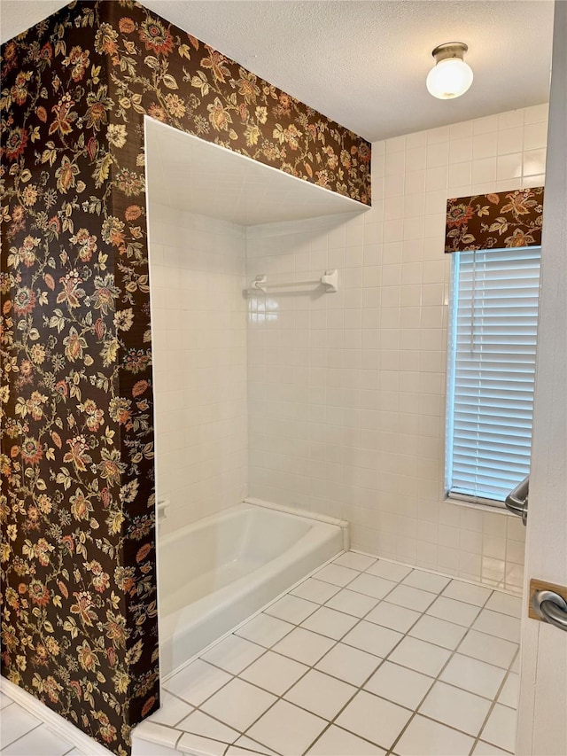 2909 Troy Rd, Wylie, TX 75098 - full bath with wallpapered walls, a textured ceiling, and  shower combination
