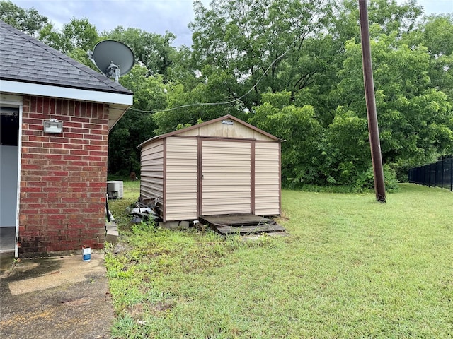 2909 Troy Rd, Wylie, TX 75098 - view of shed with view of wooded area