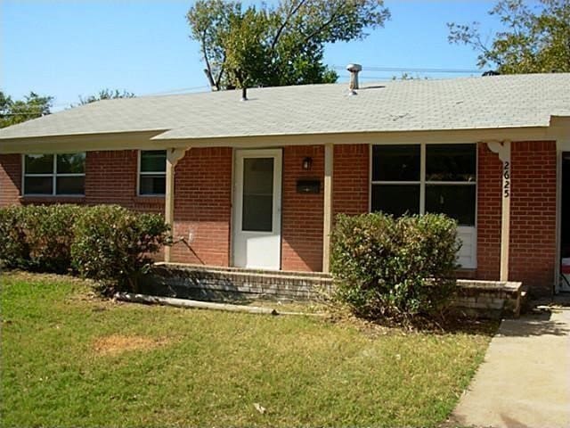2625 Fairbrook St, Irving, TX 75062 - single story home featuring brick siding and a front lawn