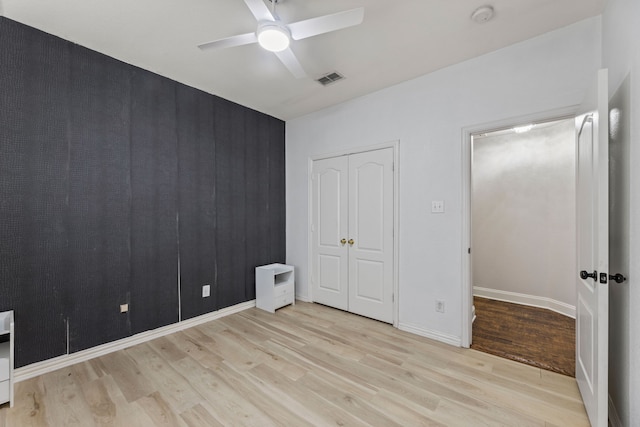 2600 Shiloh Rd, Denton, TX 76210 - unfurnished bedroom featuring light wood-style flooring, a closet, and a ceiling fan
