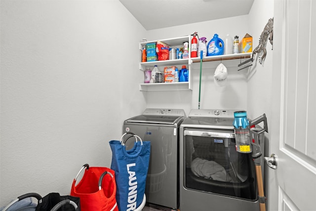 9200 S Field Ln, Arlington, TX 76002 - laundry room featuring washer and clothes dryer