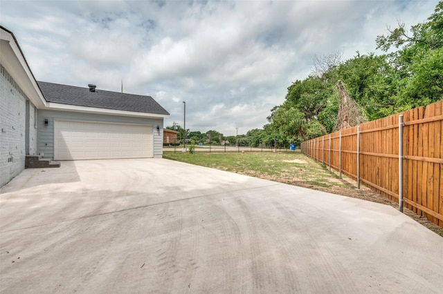 2775 E Overton Rd, Dallas, TX 75216 - view of patio featuring concrete driveway