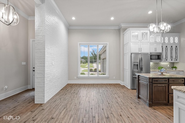 140 St Andrews Ln, Benton, LA 71006 - kitchen with stainless steel appliances, a chandelier, light wood-style flooring, crown molding, and decorative backsplash