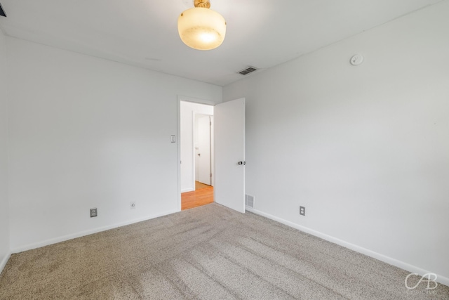 733 N Willis St, Abilene, TX 79603 - unfurnished room with light carpet and a smoke detector