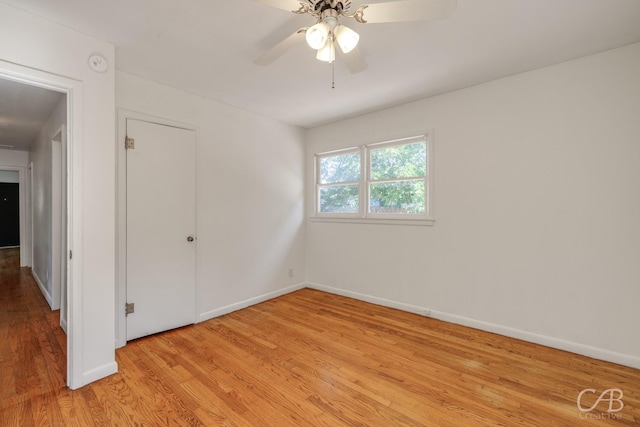 733 N Willis St, Abilene, TX 79603 - unfurnished bedroom with light wood-style floors, a ceiling fan, and a closet