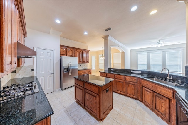 220 Justin Rd, Murphy, TX 75094 - kitchen featuring stainless steel refrigerator with ice dispenser, custom range hood, dishwasher, ceiling fan, and decorative backsplash