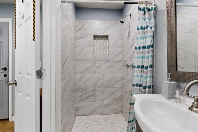 3832 Mount Ranier St, Dallas, TX 75211 - full bathroom with a tile shower
