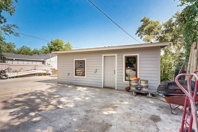3832 Mount Ranier St, Dallas, TX 75211 - back of property with a patio